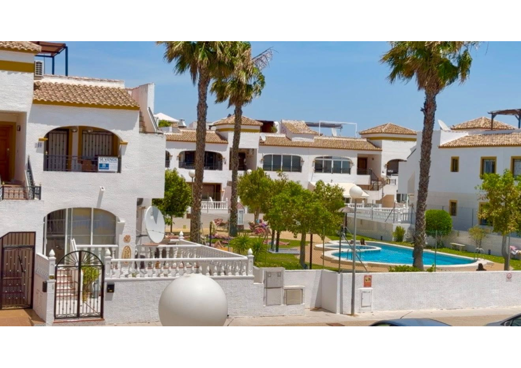 For rent - BEAUTIFUL TOP FLOOR 2 BED 1 BATH APARTMENT -  - Alicante