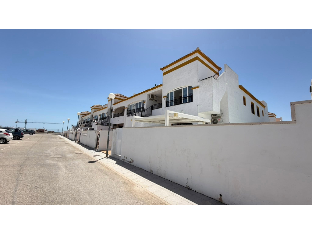 For rent - BEAUTIFUL TOP FLOOR 2 BED 1 BATH APARTMENT -  - Alicante