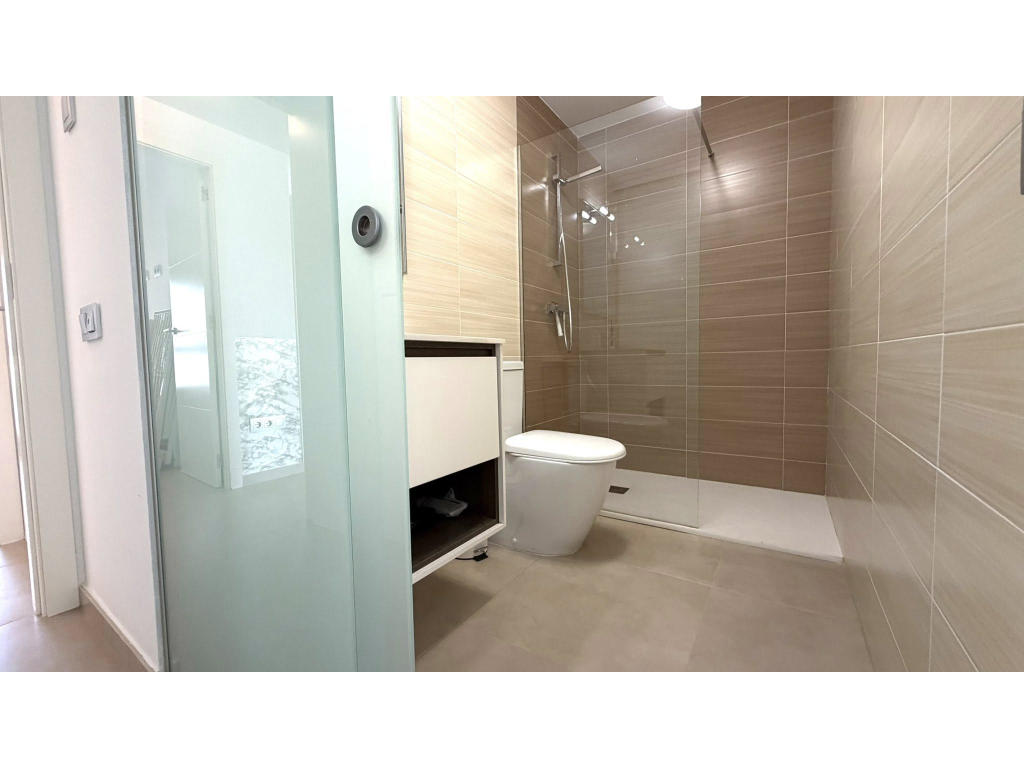 For sale - STUNNING 2 BED 2 BATH GROUND FLOOR APARTMENT -  - Alicante