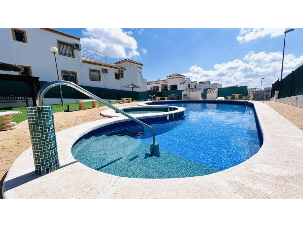 For sale - GROUND FLOOR 2 BED 1 BATH APARTMENT -  - Alicante