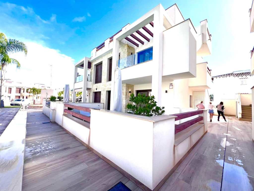 For sale - Luxury Ground Floor 2 Bedroom, 2 Bathroom apartment in Los Balcones de Amay -  - Alicante