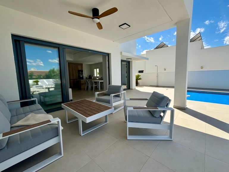 For sale - 3 Bedroom 2 Bathroom detached in Rojales - Rojales  - Alicante